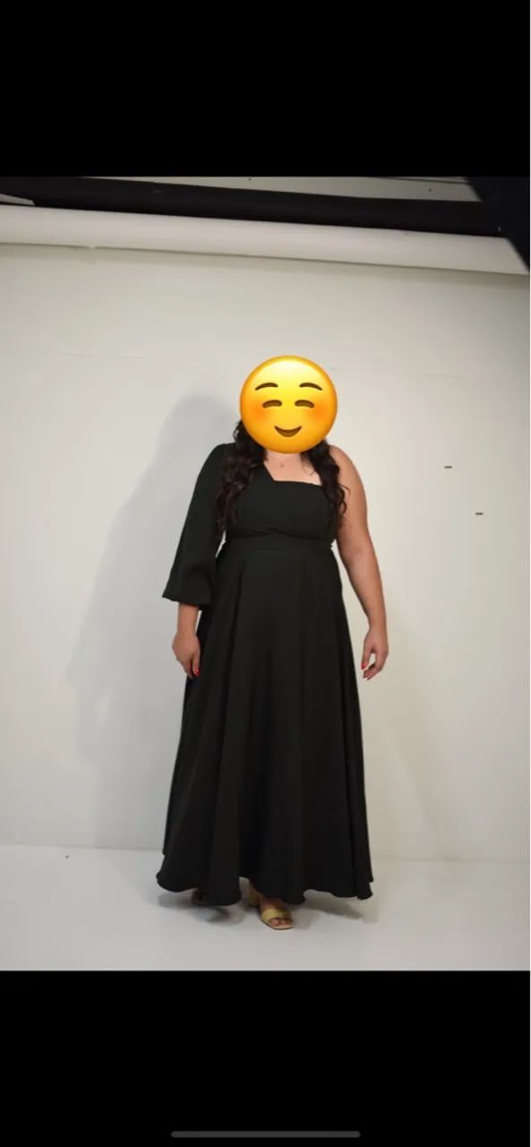 Vestido longo preto com manga única