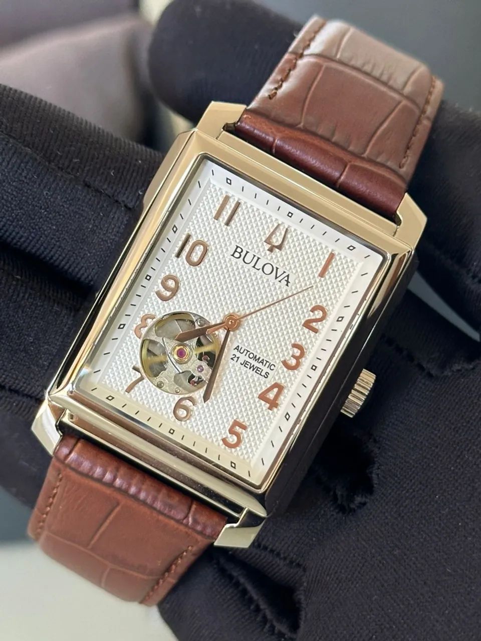 Relógio Bulova Sutton automático retangular tank 96a268 novo - Foto 4