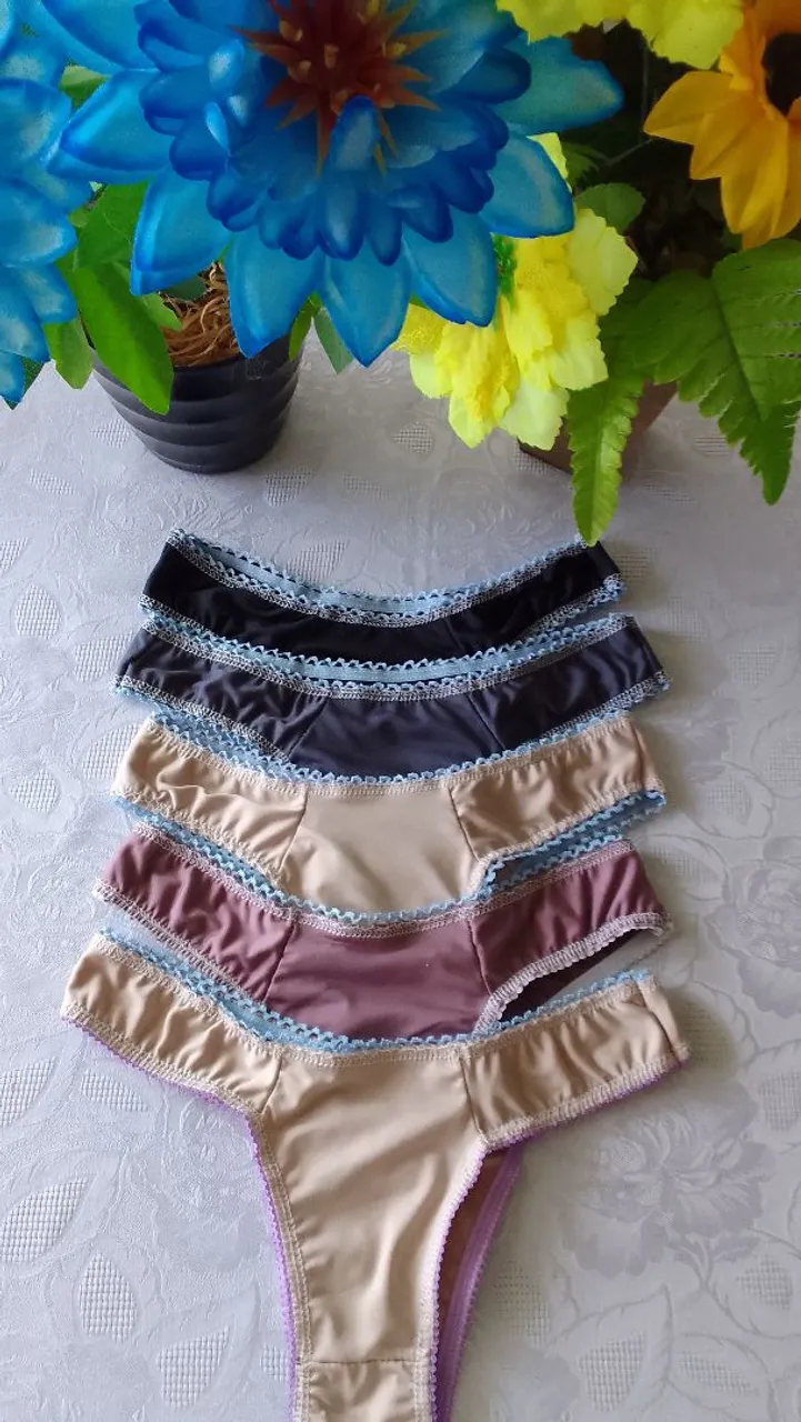 Kit de Calcinhas de Cetim com Renda