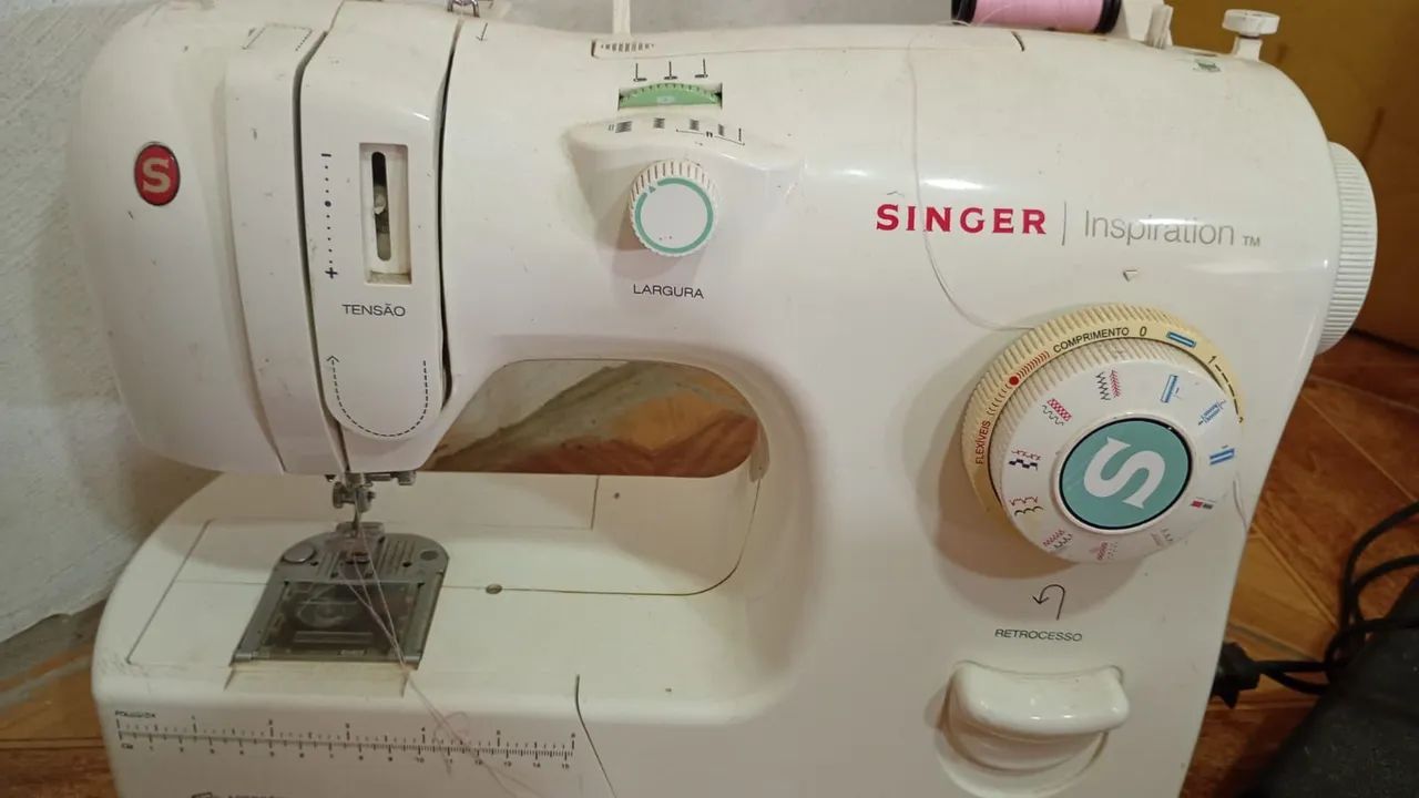 Máquina de costura64169209483906120