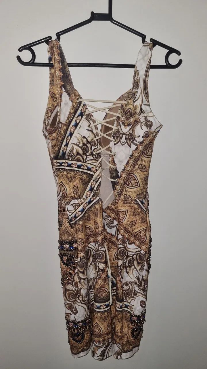 Vestido de festa dourado com pedrarias - Foto 2