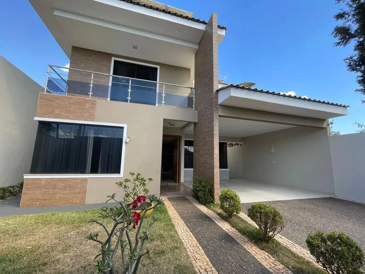 Sobrado à venda - 110 sul - 5 quartos (2 suítes c/closet) - energia solar - lote: 360 m²