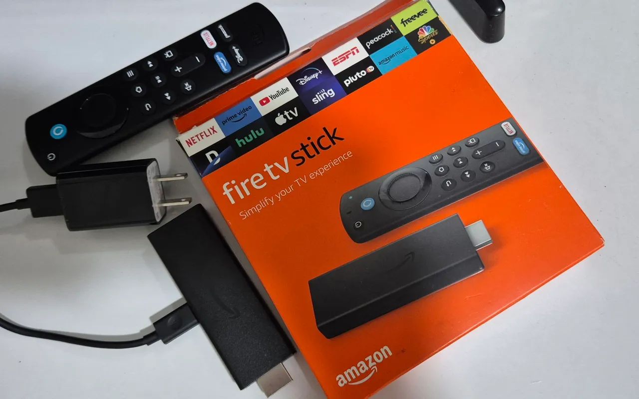 Amazon Fire TV Stick - Semi nova na caixa