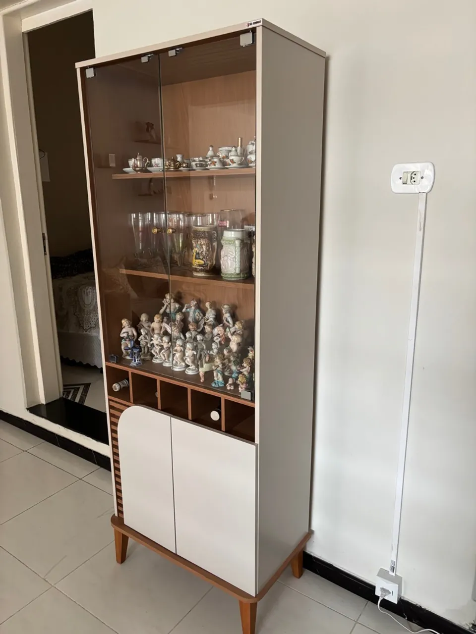 Cristaleira com tudo dentro!