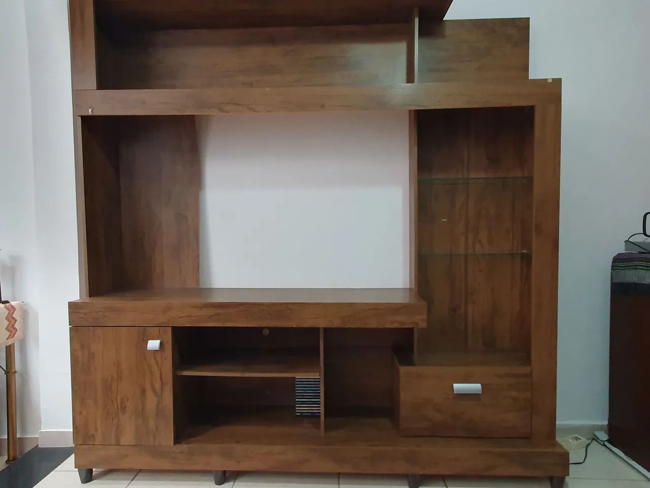 Estante para Tv até 50 polegadas. Em perfeito estado de conservação. 