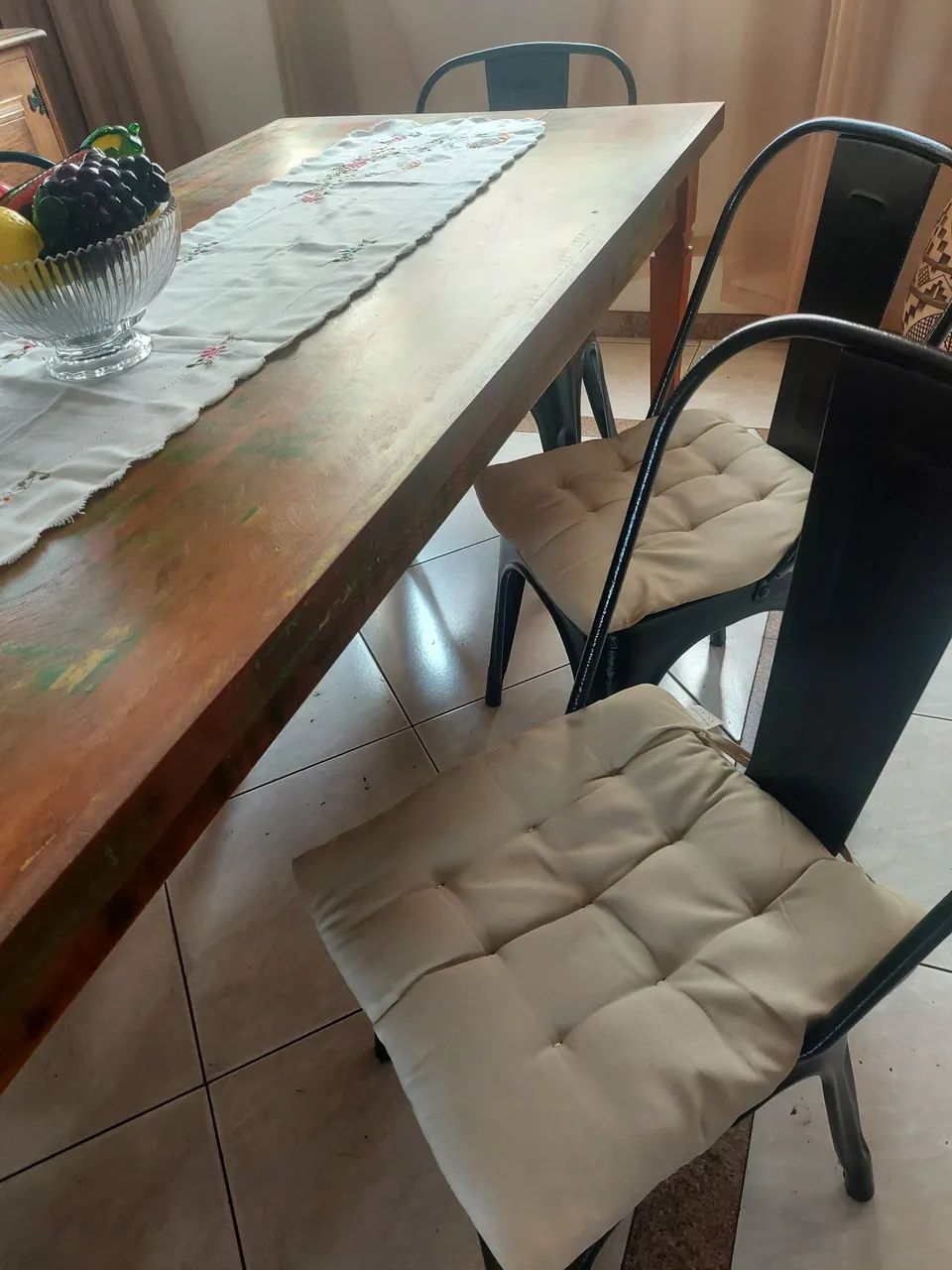  Móveis Mesa jantar madeira peroba e Cadeiras de ferro e Assento Estofado e Design Moderno - Foto 2
