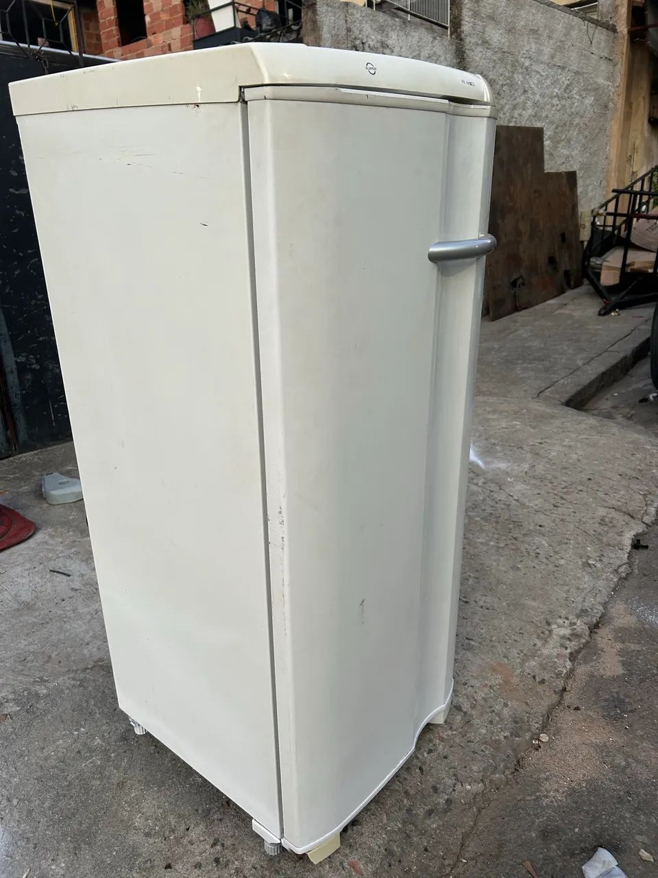 Freezer de 5 compartimentos 127v gelando perfeitamente não baixo valor e nem reservo 