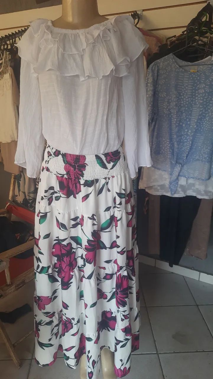 Lindo conjunto Saia e blusa!!