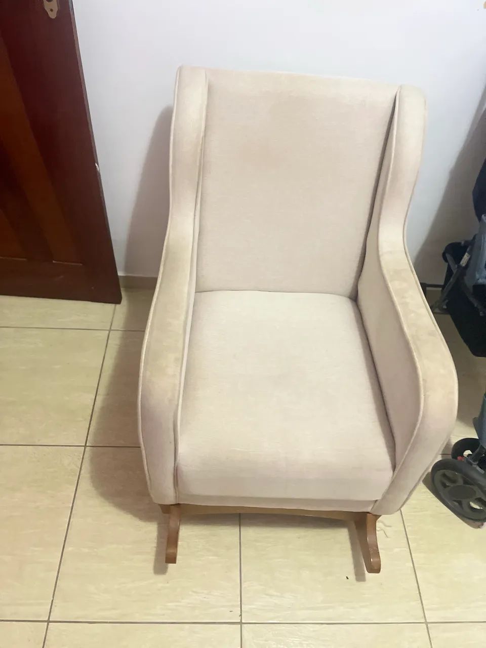 Cadeira de balanço amamentação 