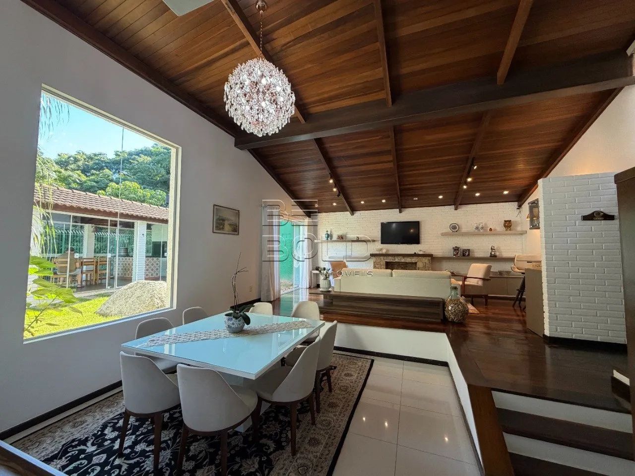 Casa 4 dormitórios com ótima localização - Foto 3
