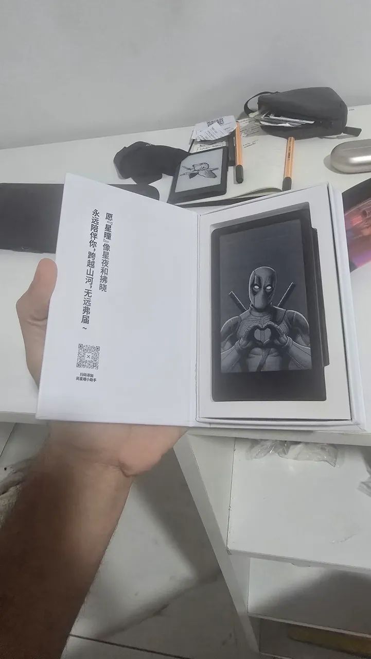 Echo show 5, Xteink X4, Instax mini link 2, Hub Usb C e alguns chaveiros - Foto 2