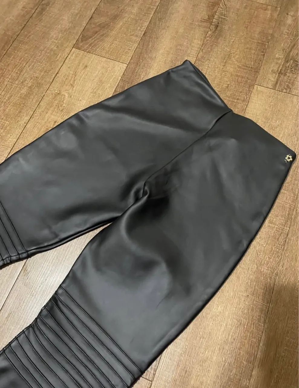 Calça de couro flare | tamanho M - Foto 2