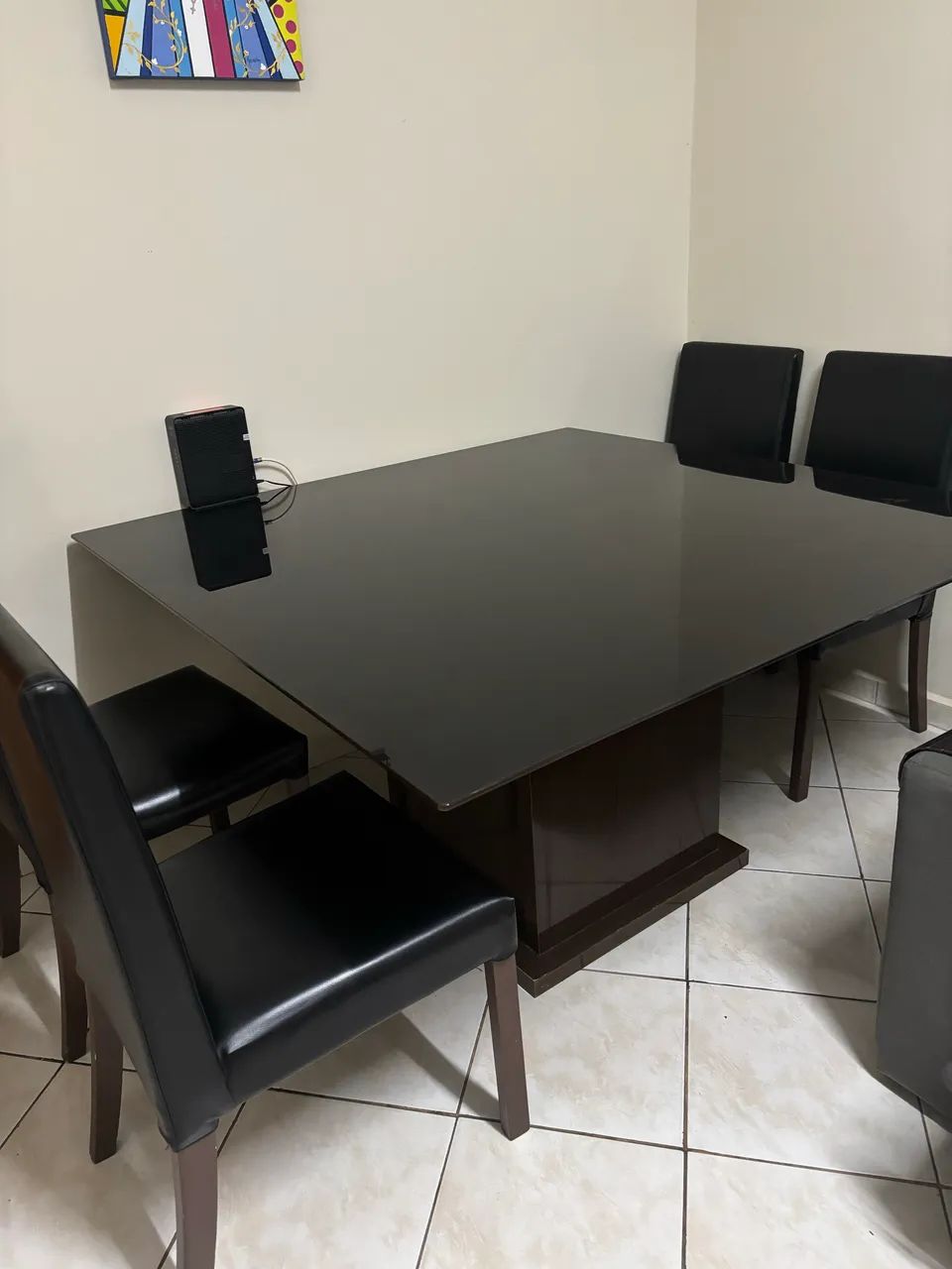 Mesa grande com 4 cadeiras