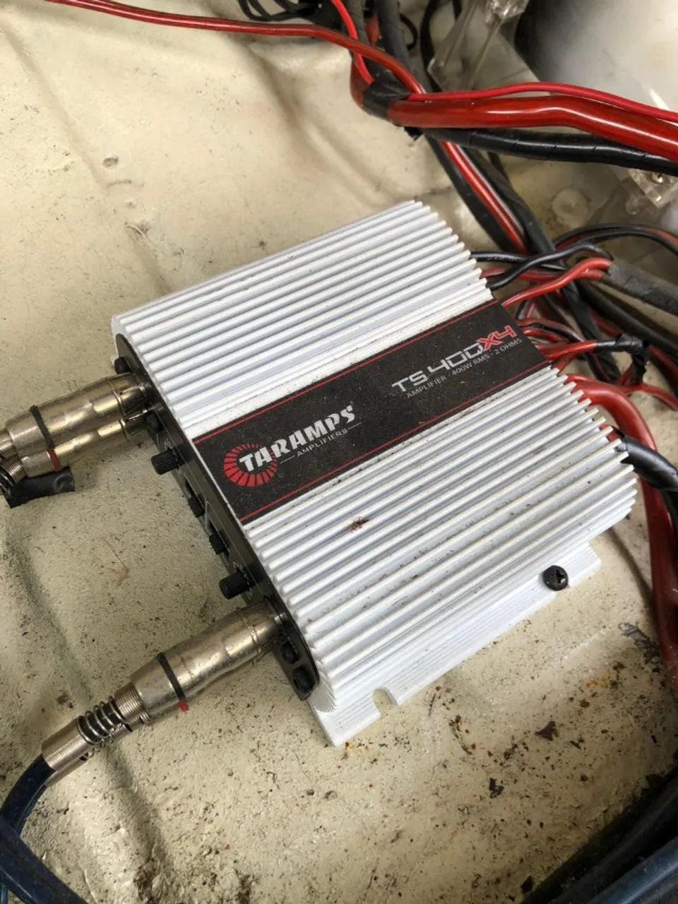 Módulo Taramps TS 400x4 (4 Canais): Para alimentar as vozes e agudos