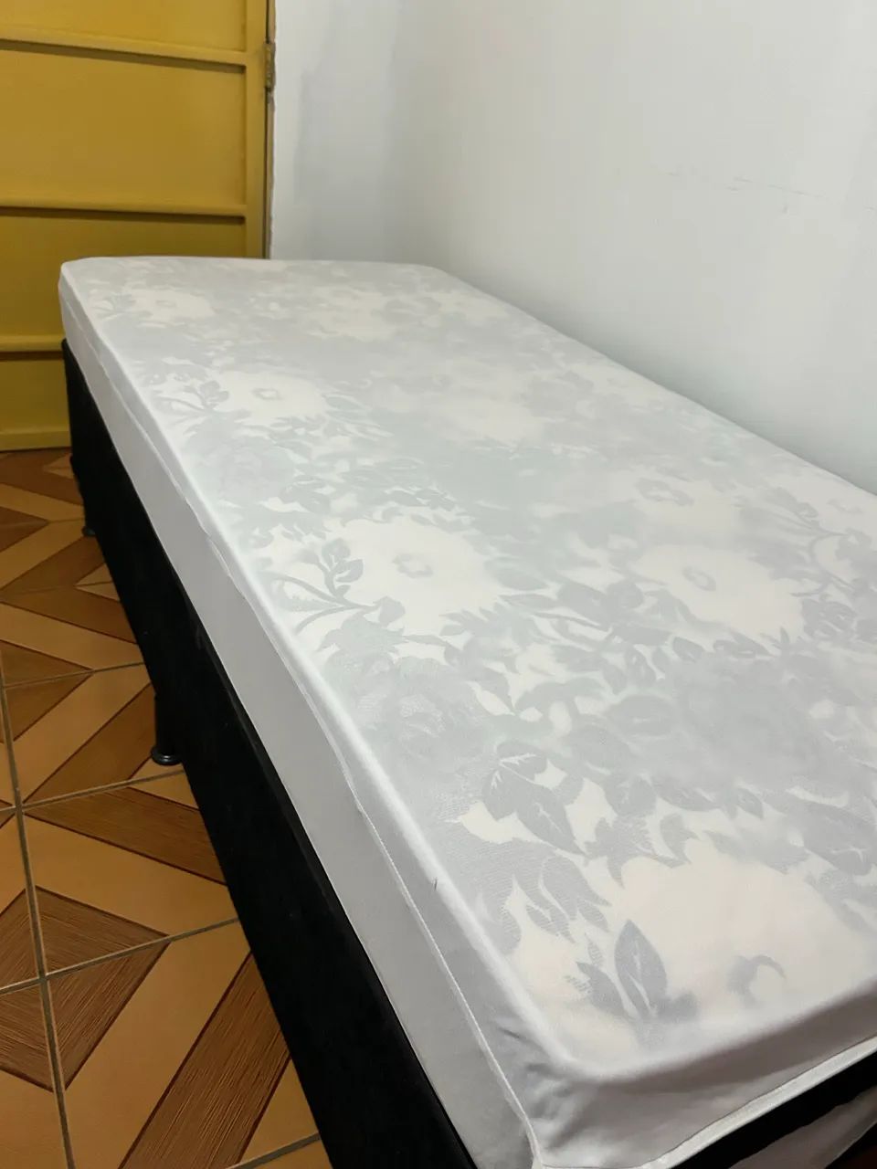 CAMA BOX SOLTEIRÃO COM COLCHÃO SEMI NOVA  - Foto 3