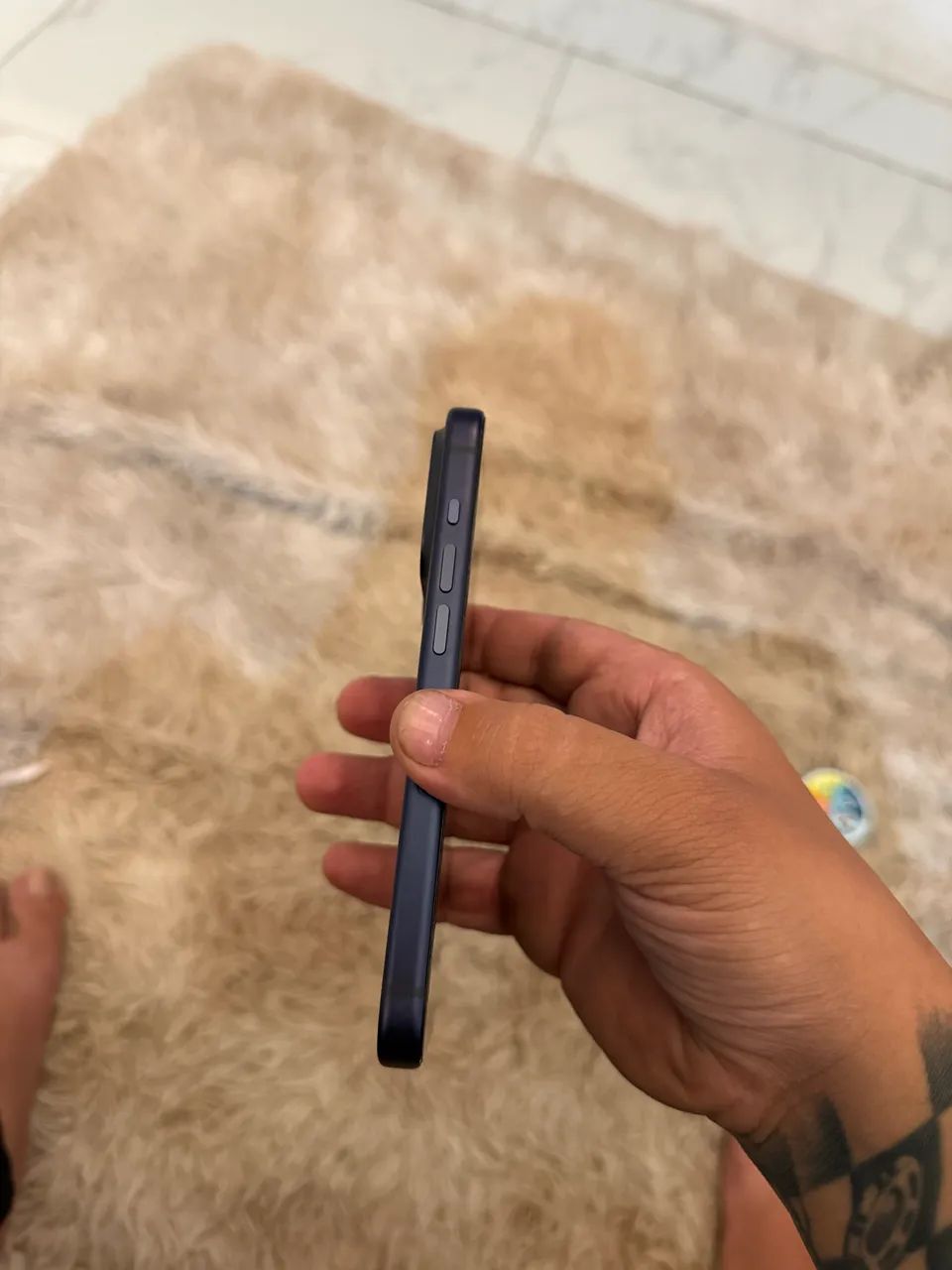 IPHONE 14 PRO NA CARCAÇA 17 PRO - Foto 2