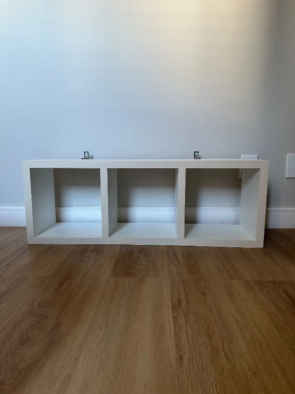 White Wall Niche – 3 Compartments (1 Meter)