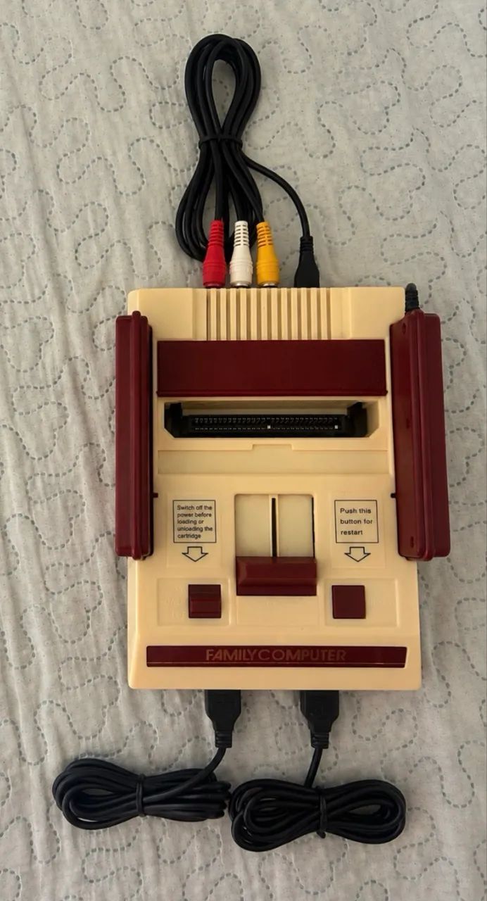 Console Estilo Family Computer (Famicom)- Completo