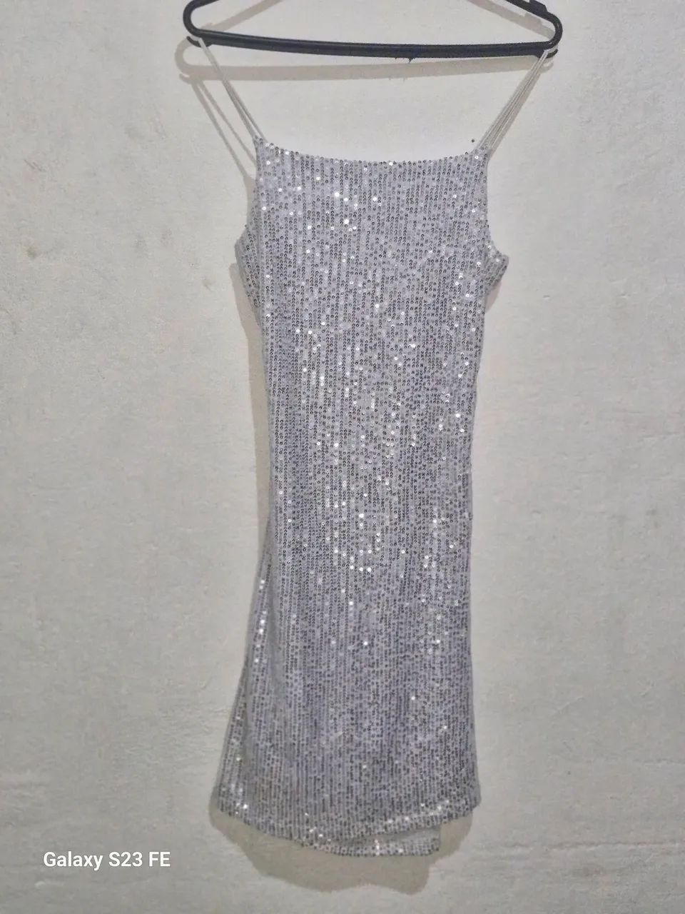 Um lindo vestido prata 