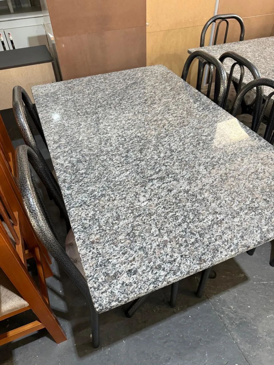Mesa com 4 cadeiras - entregamos 