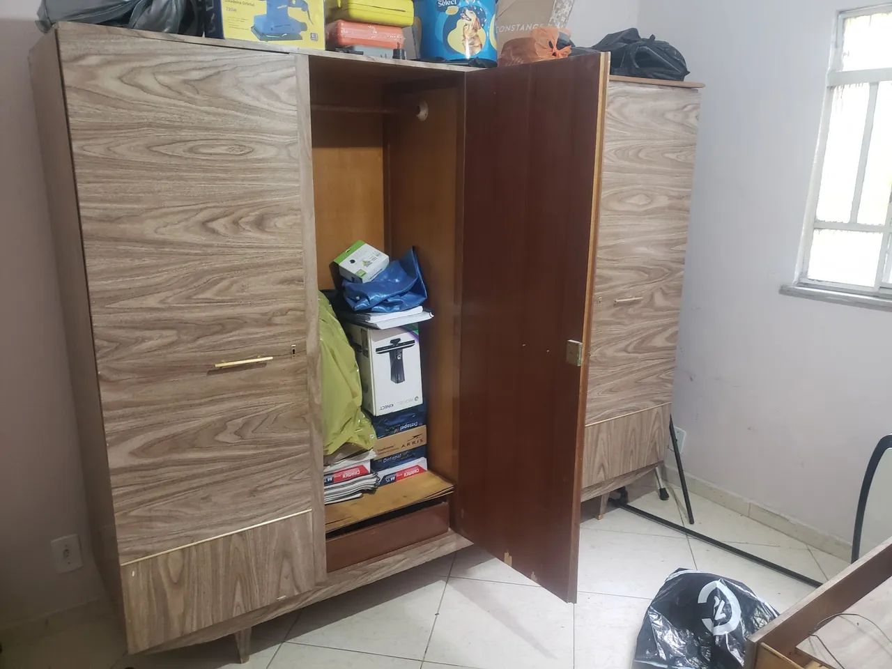 Guarda roupa antigo e penteadeira - Foto 4