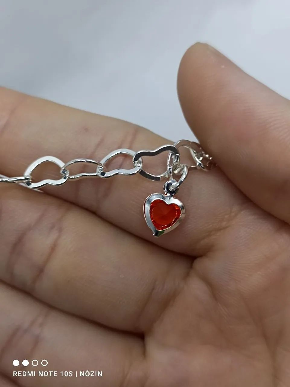 Pulseira banhada com corações em zircônia laranja. - Foto 3