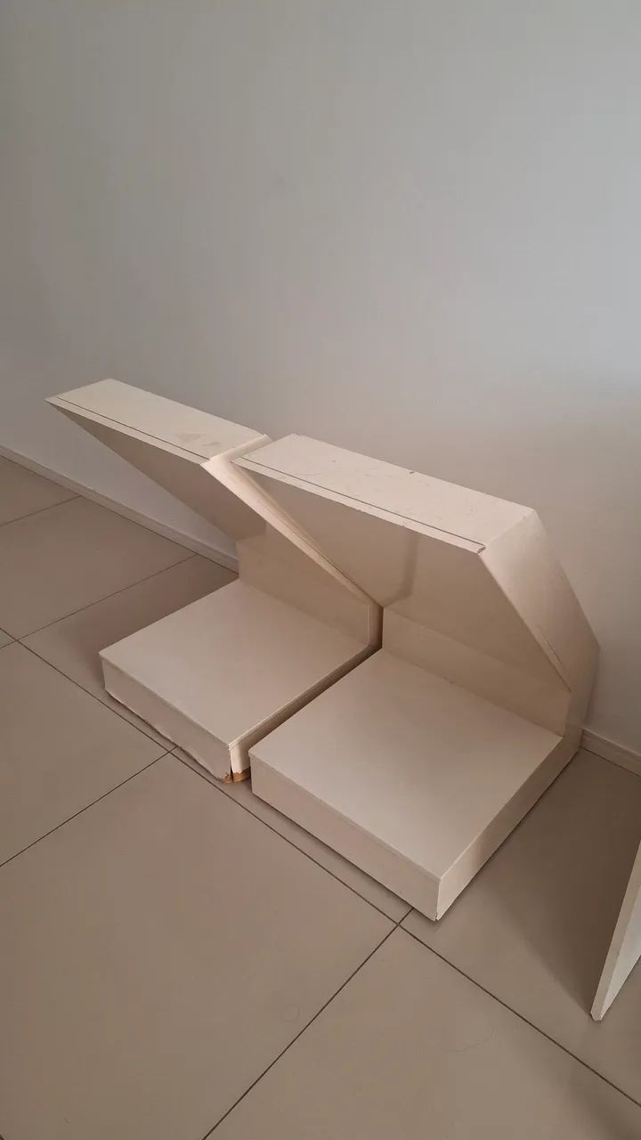 Base de Mesa e 4 cadeiras maciça Laca