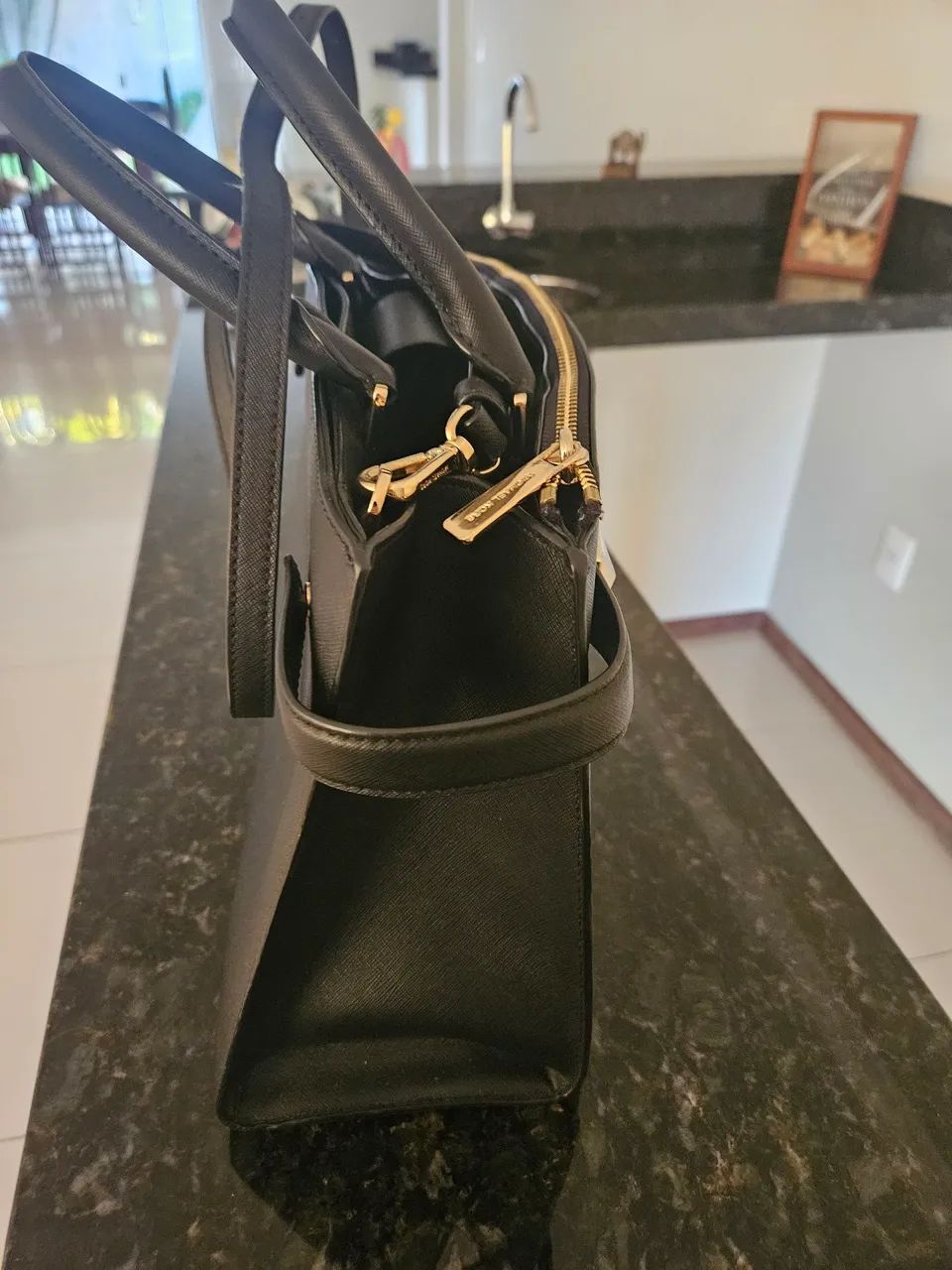 Bolsa Michael Kors - Couro Preto Estruturado - Foto 4