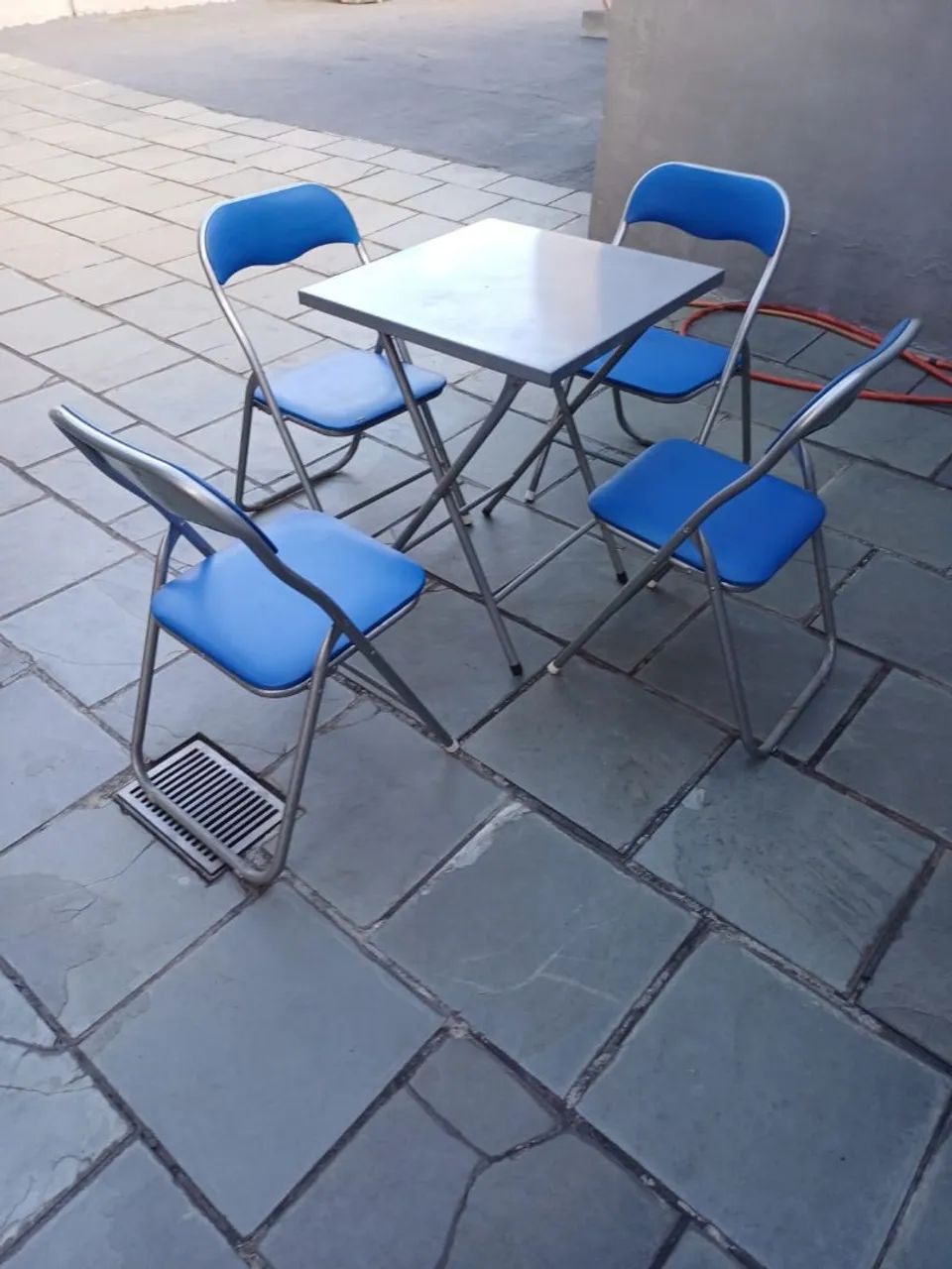 Conjunto de mesa com quatro cadeiras - Foto 2