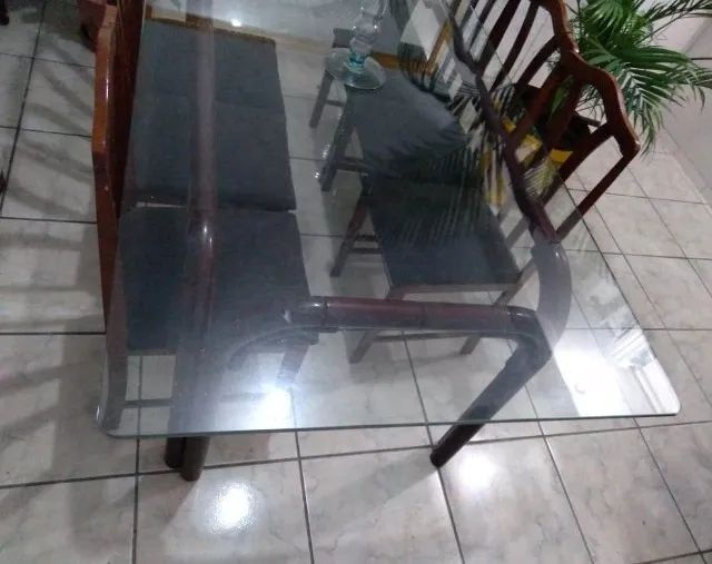 Mesa de jantar com tampo de vidro + 6 cadeiras