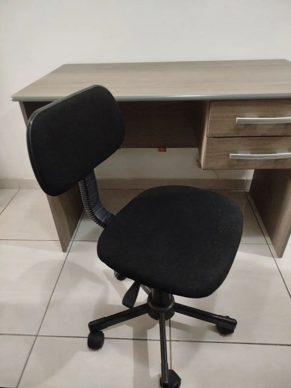 Mesa de escritório com cadeira  - Foto 2