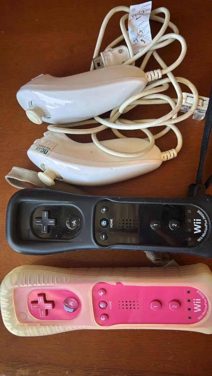 Console Wii + 2 Controles - Consoles de Vídeo Game - Vila Santa