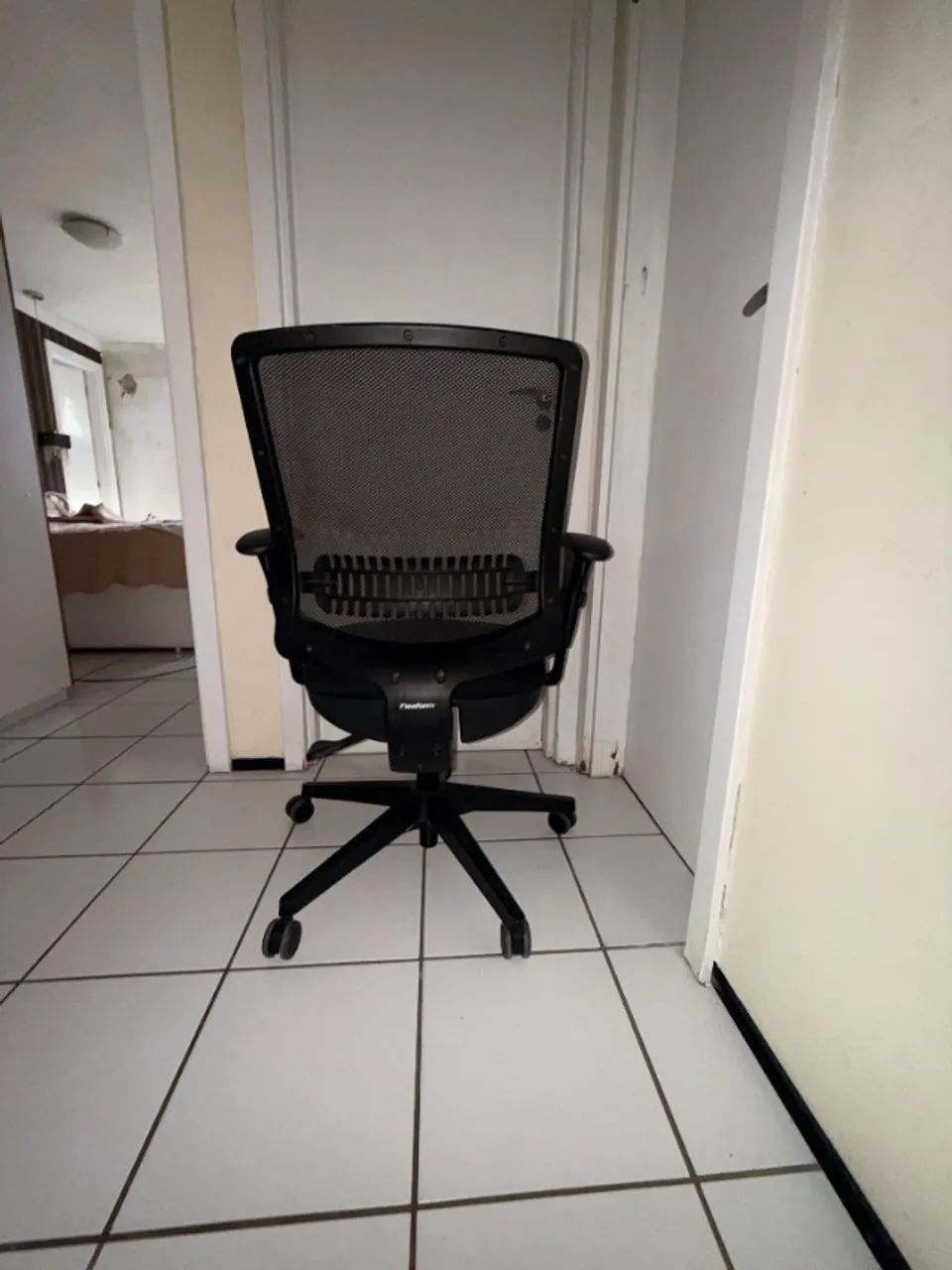 Cadeira de escritório ergonômica Flexform - modelo Uni All Black - Foto 3