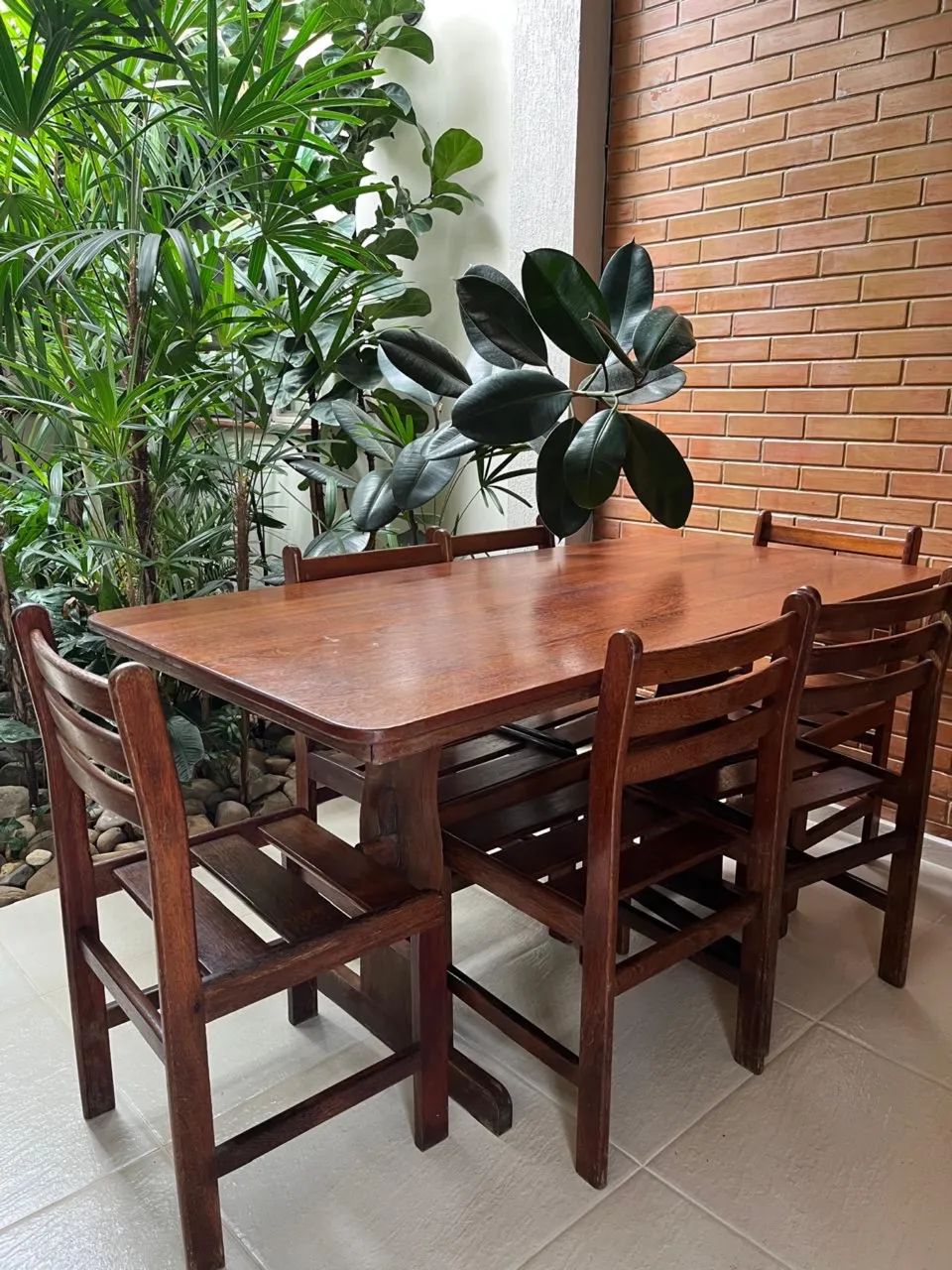 Mesa de churrasqueira com 6 cadeiras