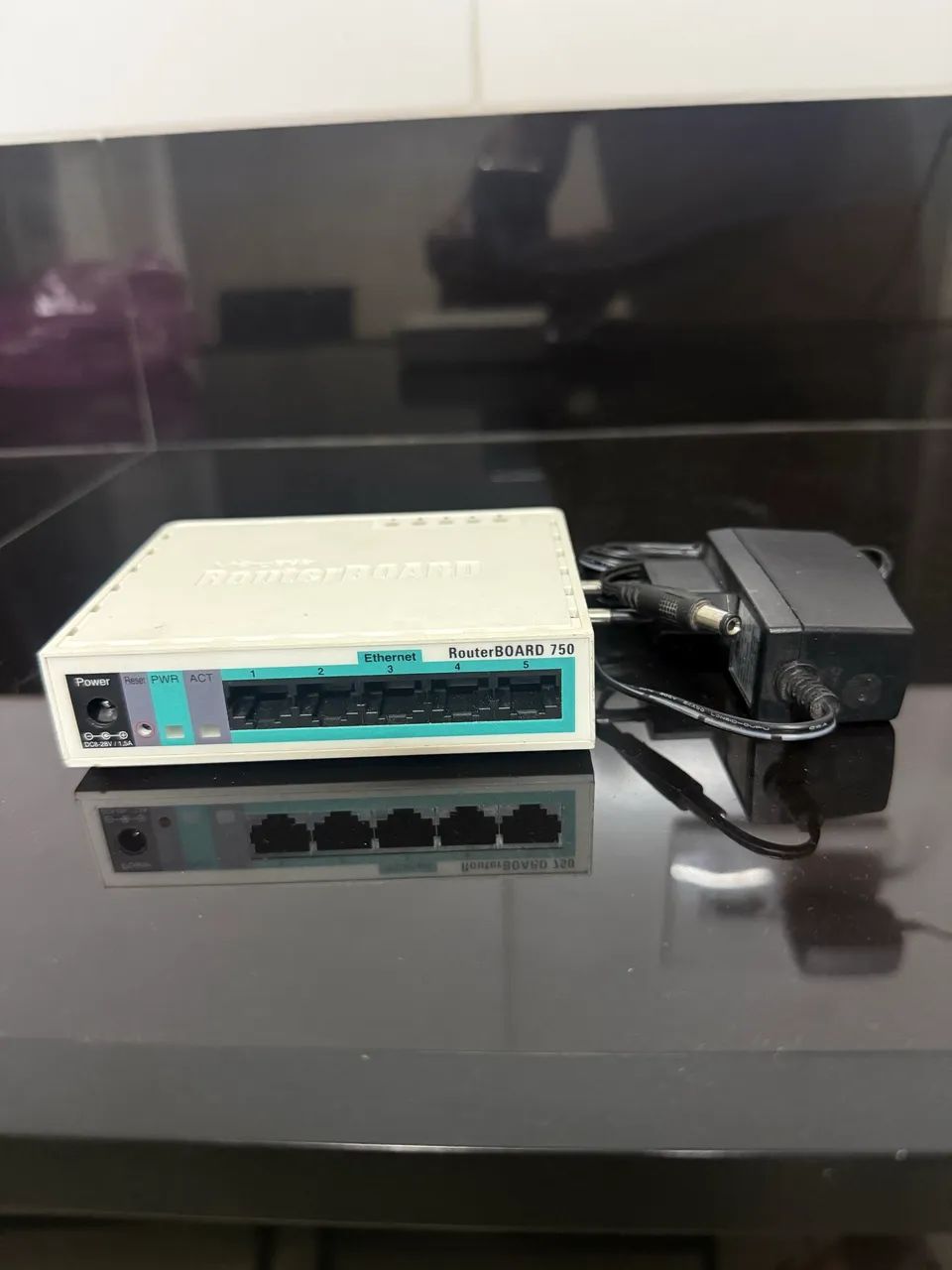 Router mikrotik routerboard 750 - Foto 3