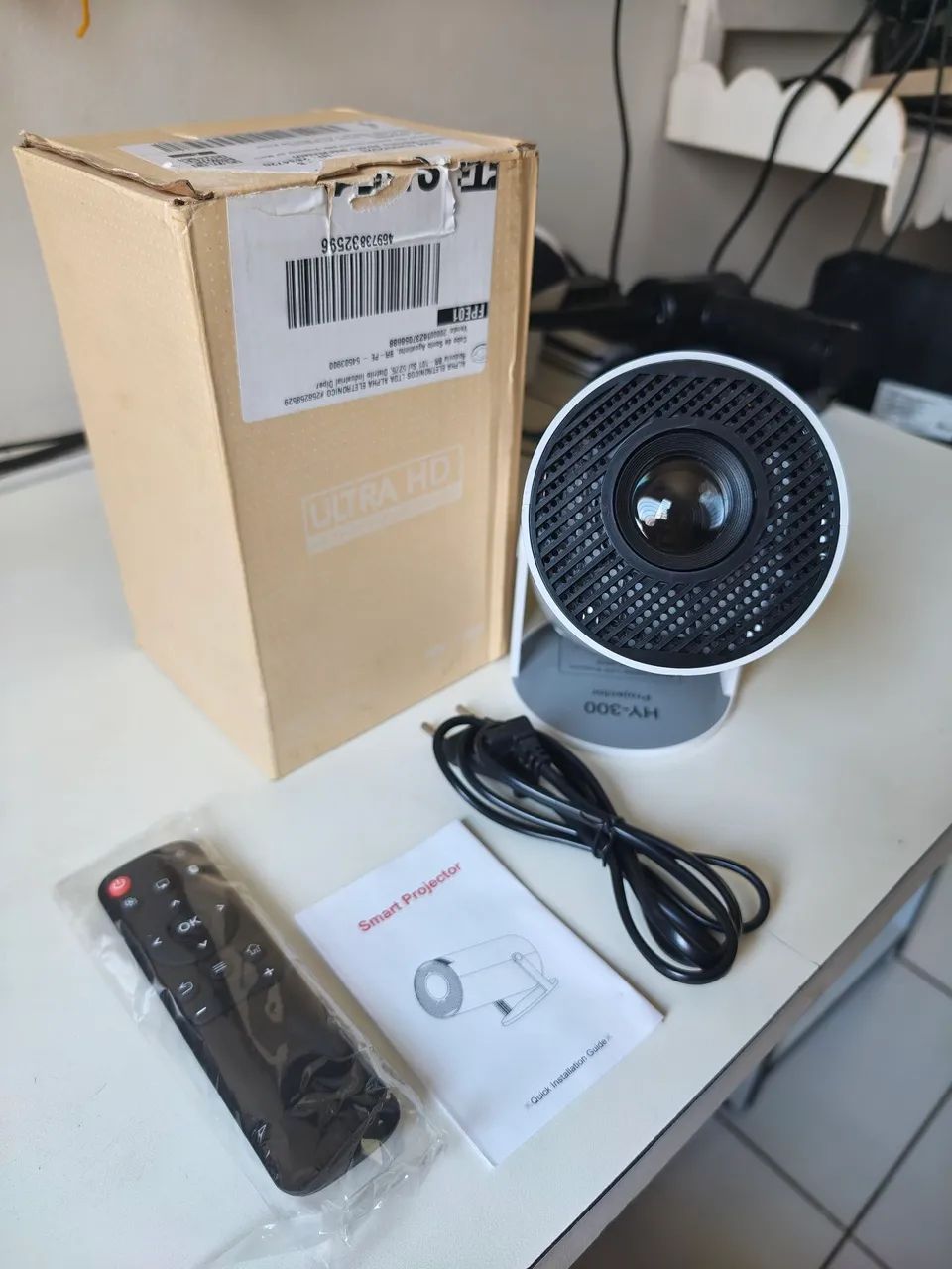 Mini Projetor Hy300 com Wi-fi, Bluetooth, som 5w. Com Android 11, YouTube, Netflix... - Foto 2