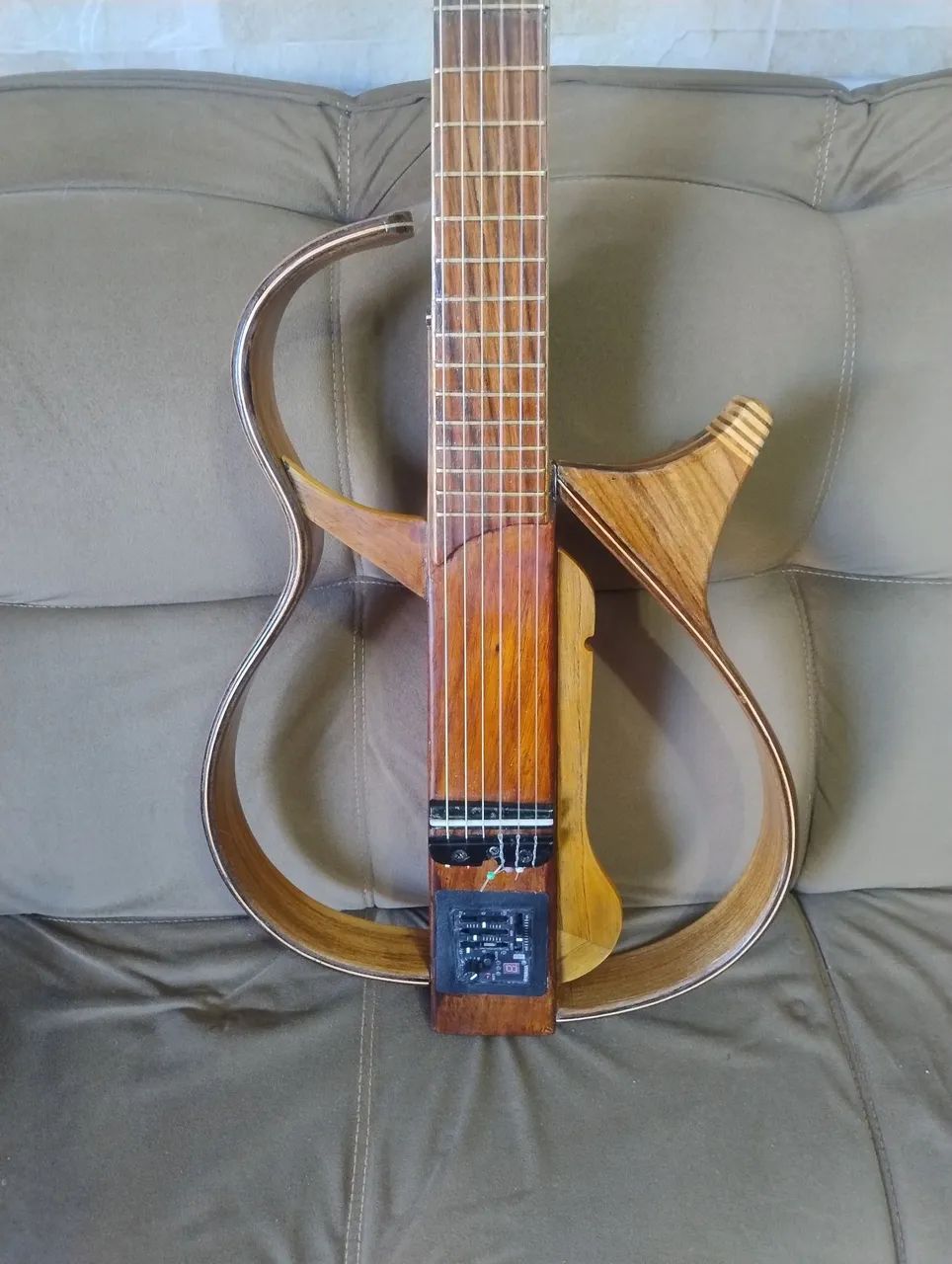 Violão vazando luthier regulado com cordas de náilon  - Foto 3