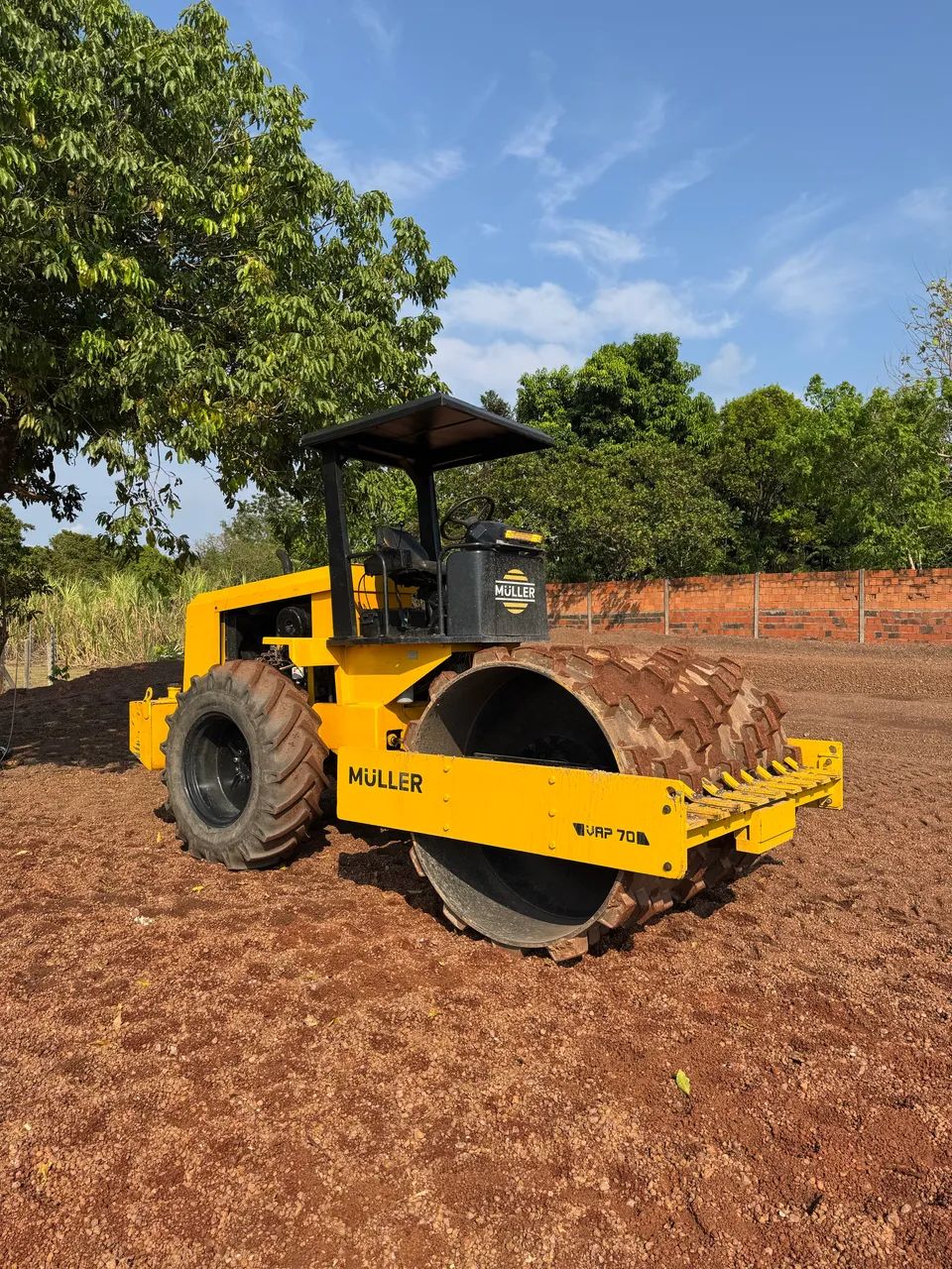 LOCAÇÃO DE ROLO COMPACTADOR