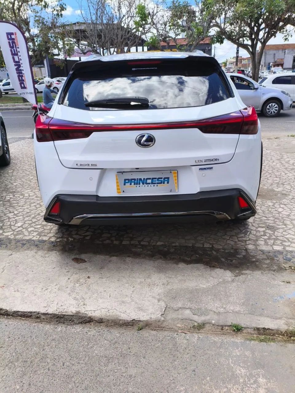 Lexus UX-250h F-sport 2.0 16V Aut.(hybrid), foto 4 de 12