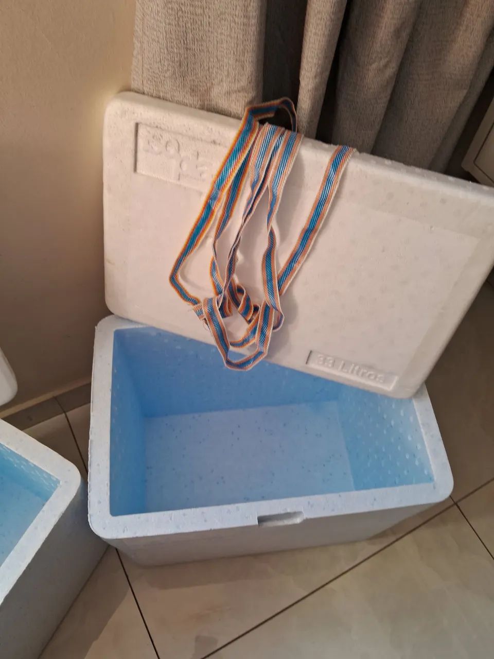 02 CAIXAS TÉRMICAS ISOPOR 33 L COM ALÇA - Foto 3