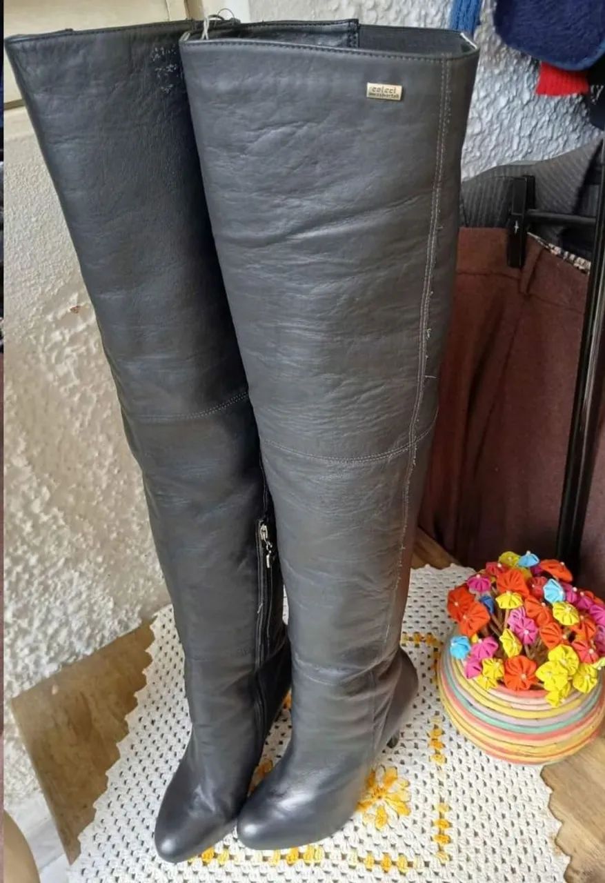 Vendo bota de cano alto seme nova 