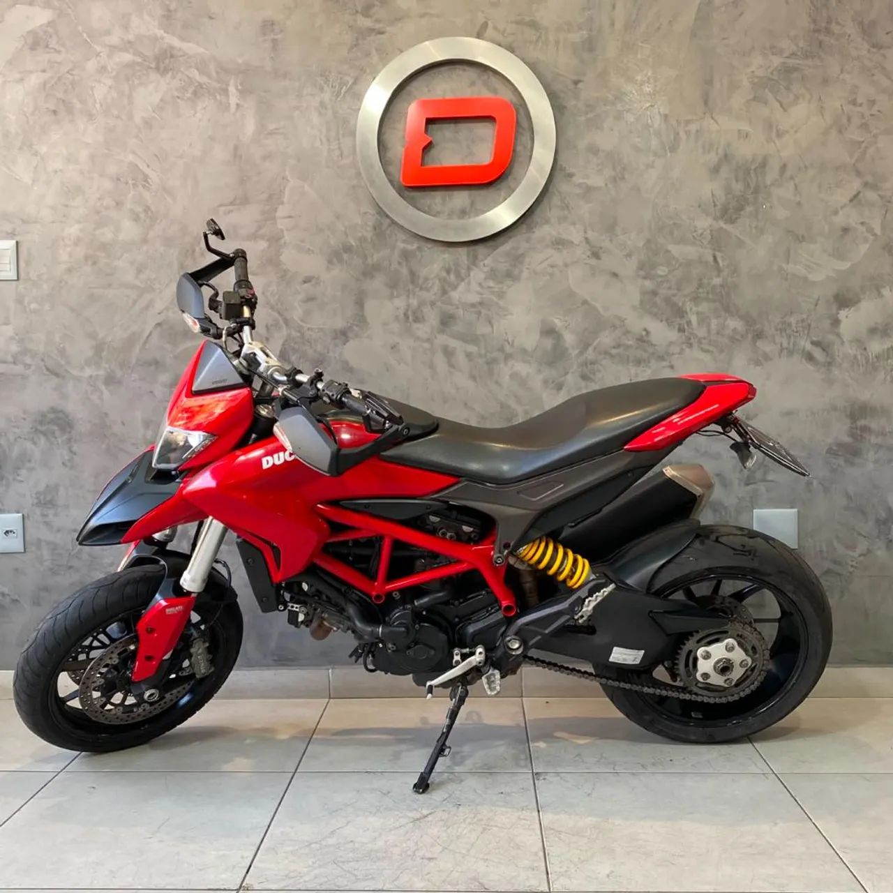 HYPERMOTARD 821