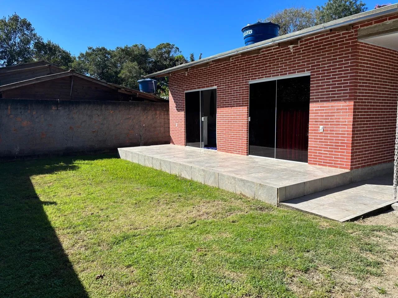 Alugo Casa