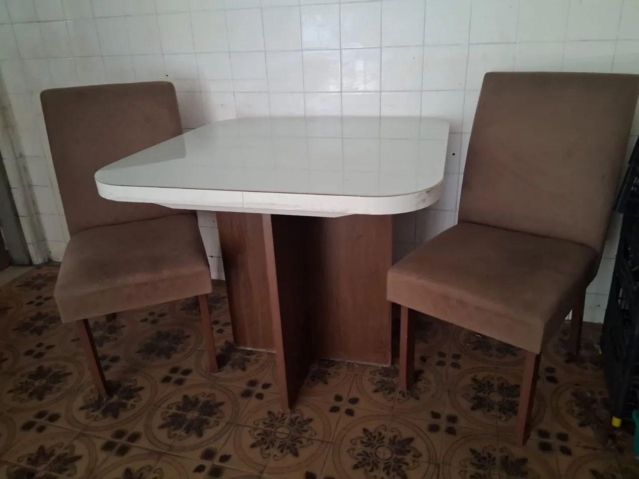 Mesa com 4 cadeiras