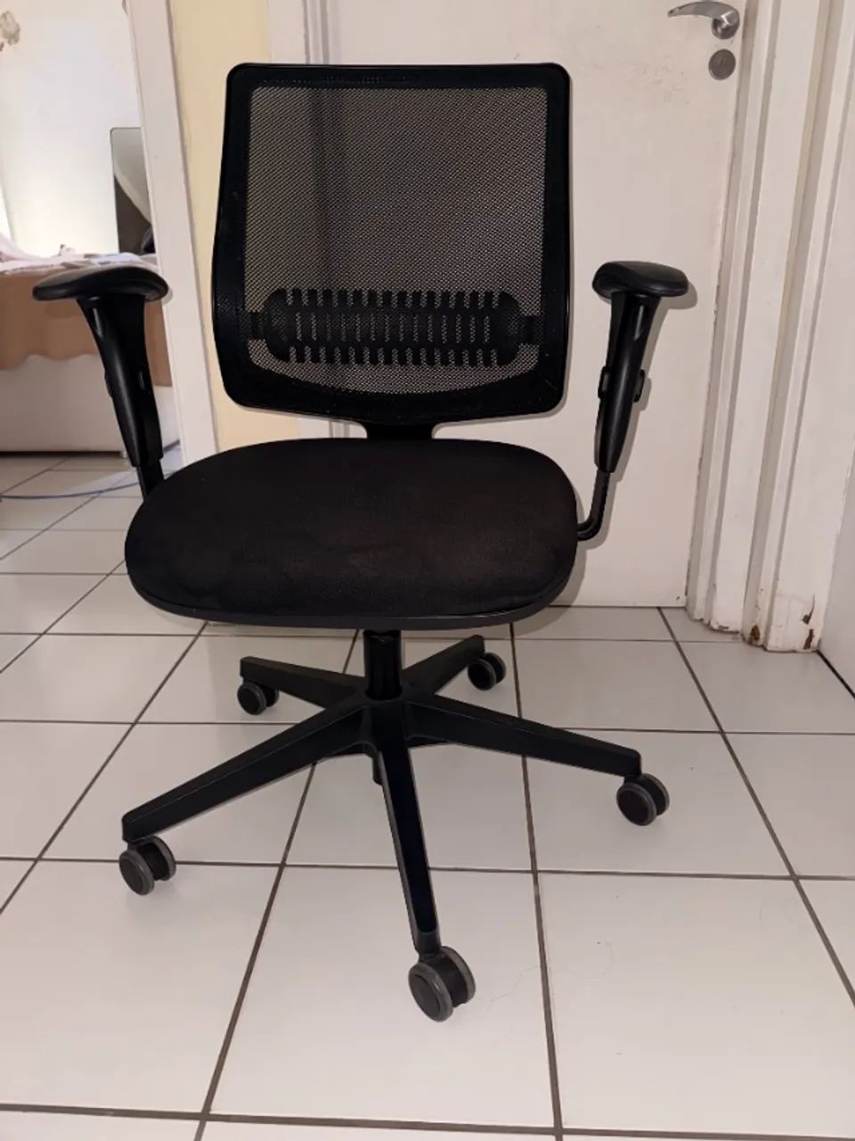 Cadeira de escritório ergonômica Flexform - modelo Uni All Black - Foto 2