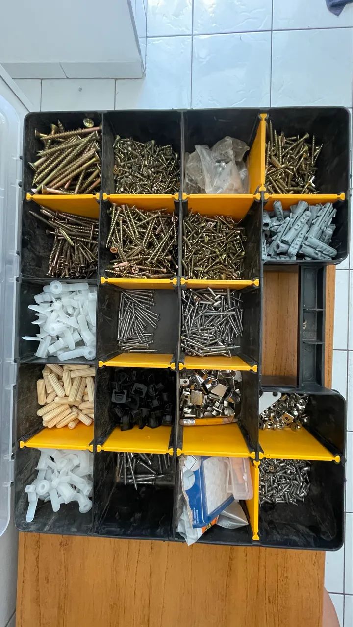 Caixa Organizadora com Parafusos, Buchas e Acessórios para Marcenaria