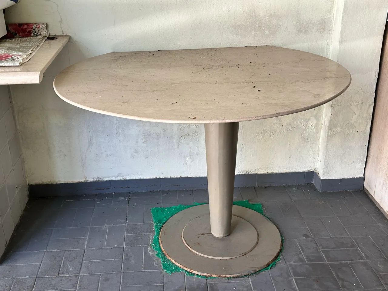 Mesa de pedra mármore e estrutura de ferro - Foto 3