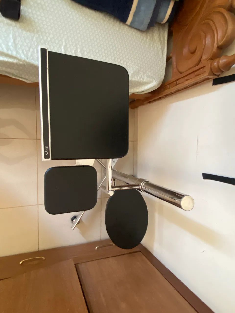 Mesa para Notebook Asys Laptable 33218 Cromada com Rodízios - Excelente Estado - Foto 5