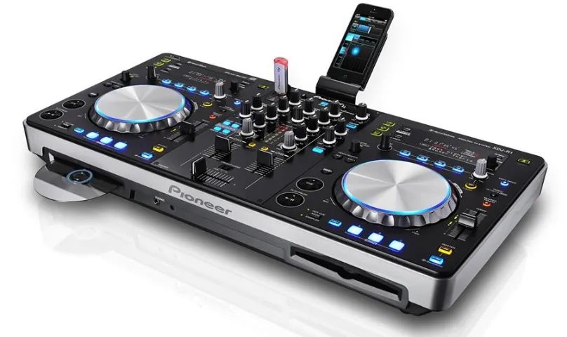 Controladora Pioneer Dj Xdj-r1 Com Case Profissional (Usado)