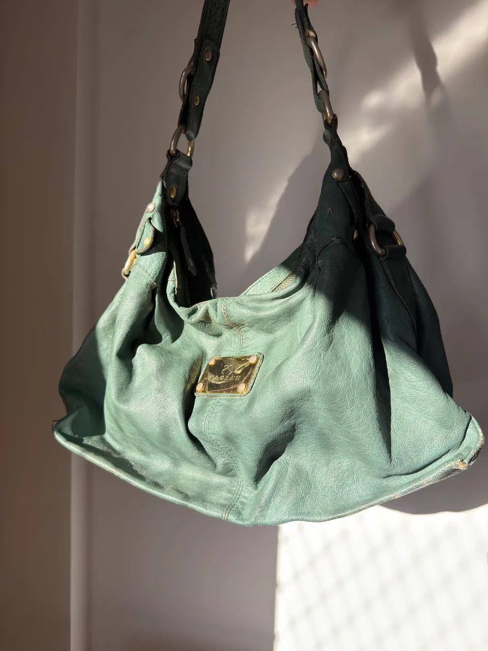 bolsa de couro vintage na cor verde 